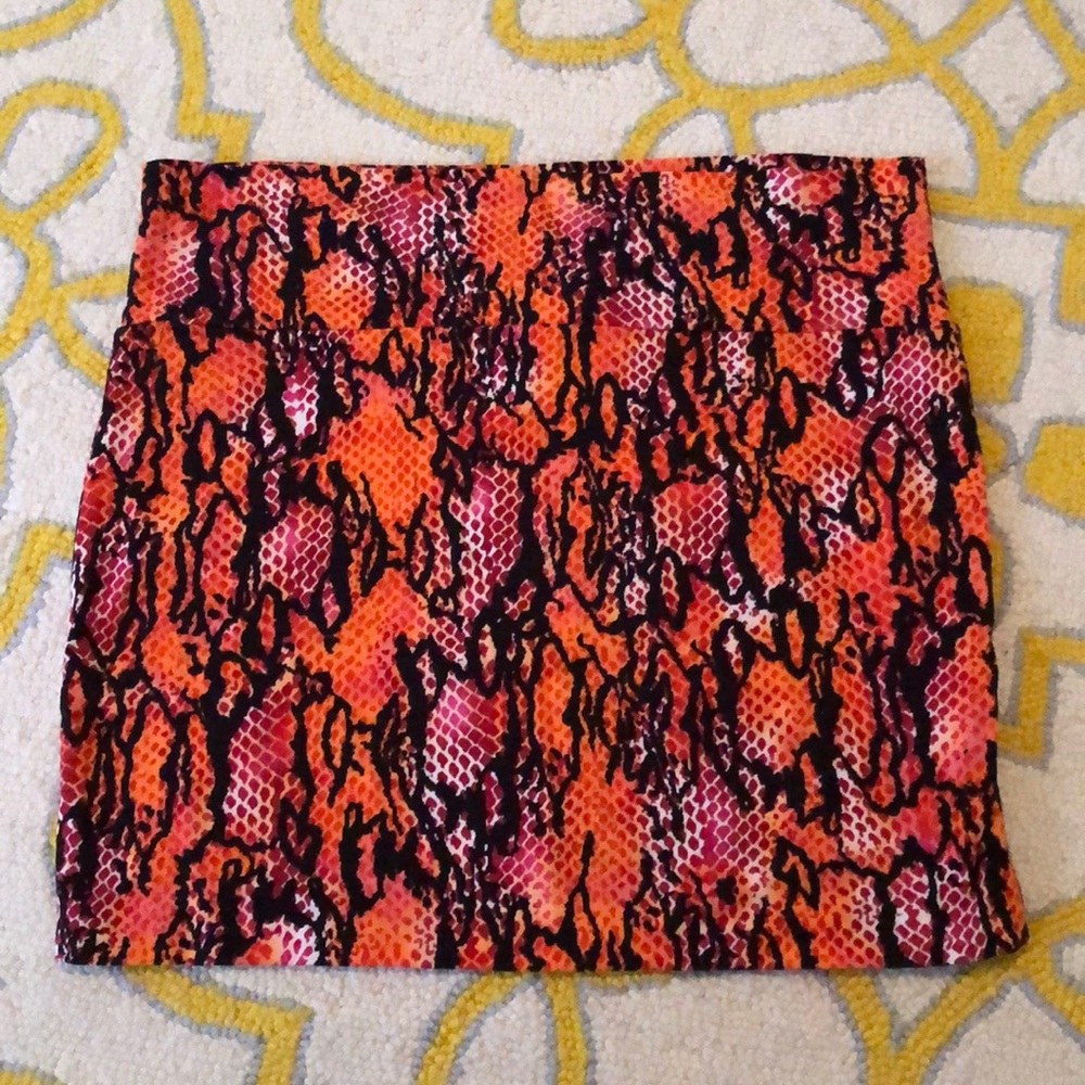 🧡NWT Snake Patterned Mini Skirt🧡 Sz L